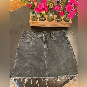 LEVI’S Black Denim Skirt, size 32
